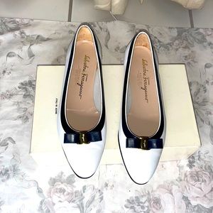 WINTER SPECIAL SALE‼️ Authentic Salvatore Ferragamo white leather flats